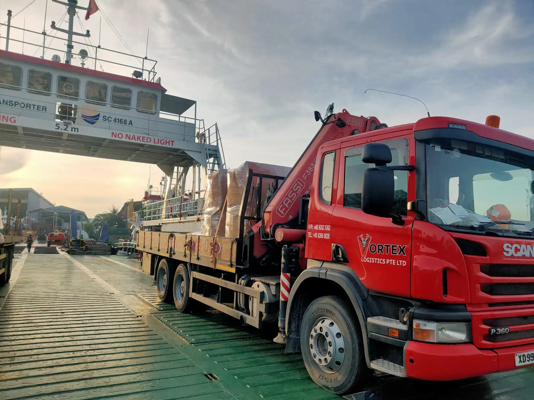 Vortex | Lorry Crane Barge